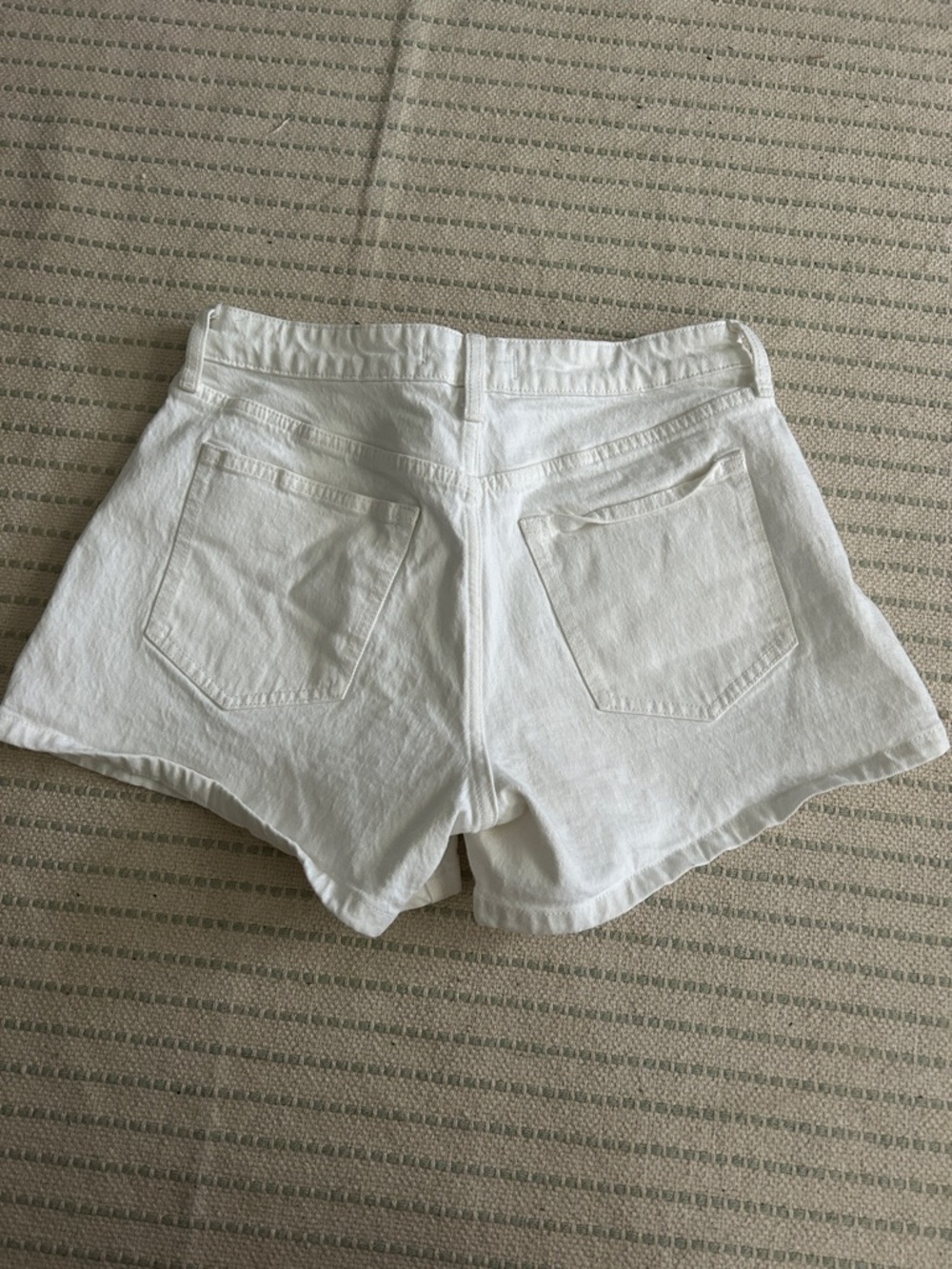 Abercrombie & Fitch White Denim Mid Rise A line Short - Picture 3 of 3